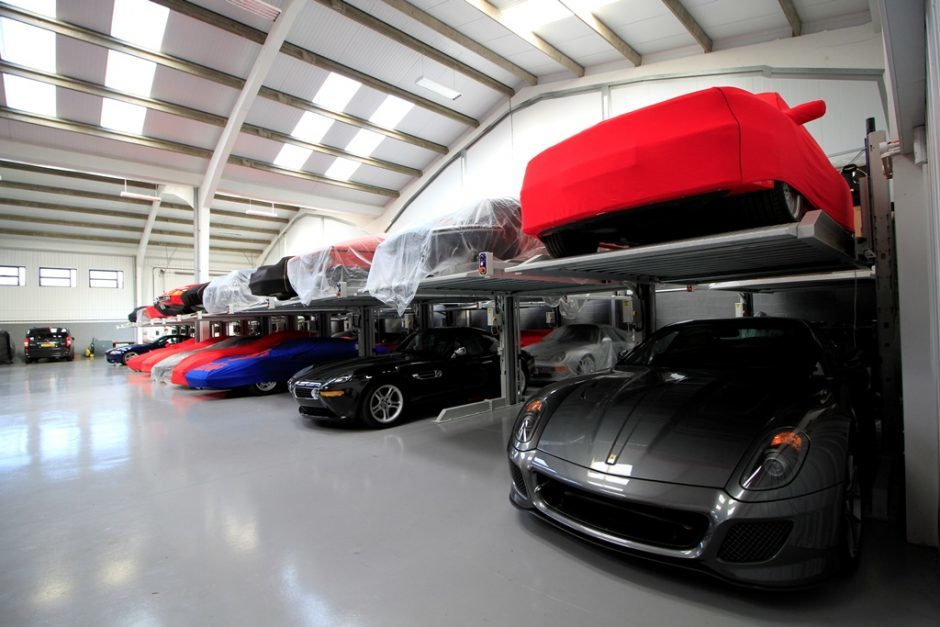 Hydraulic two-post car parking lift for home garage