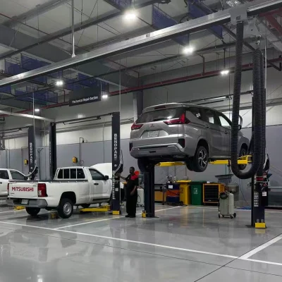 double-scissor-car-lift-with-sedan-in-auto-repair-shop